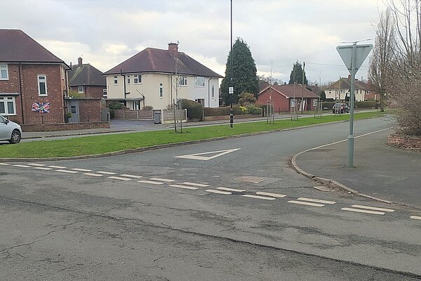 Grange Avenue before the new markings